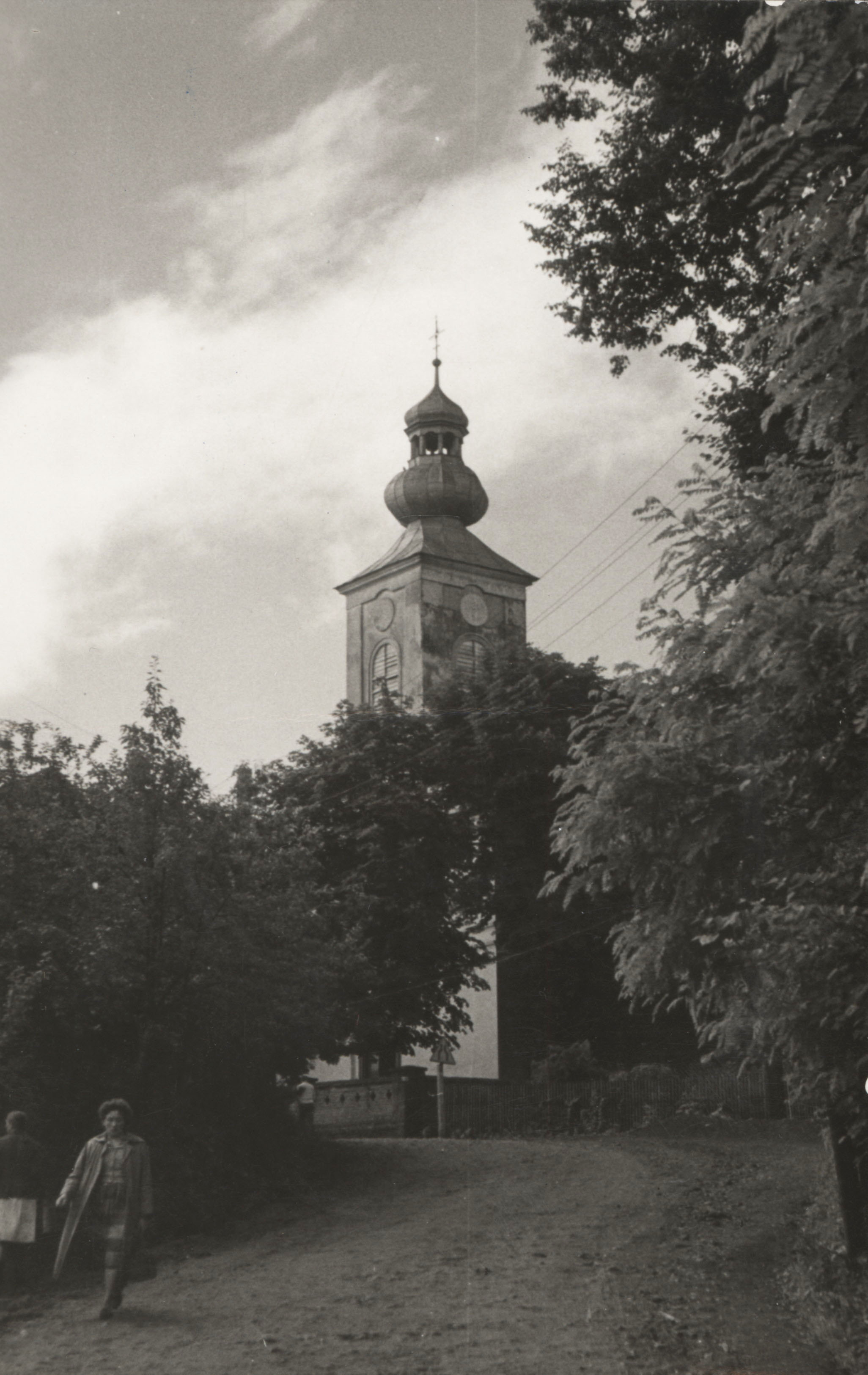 Wieża kościoła parafialnego w Tymbarku, lata 70.