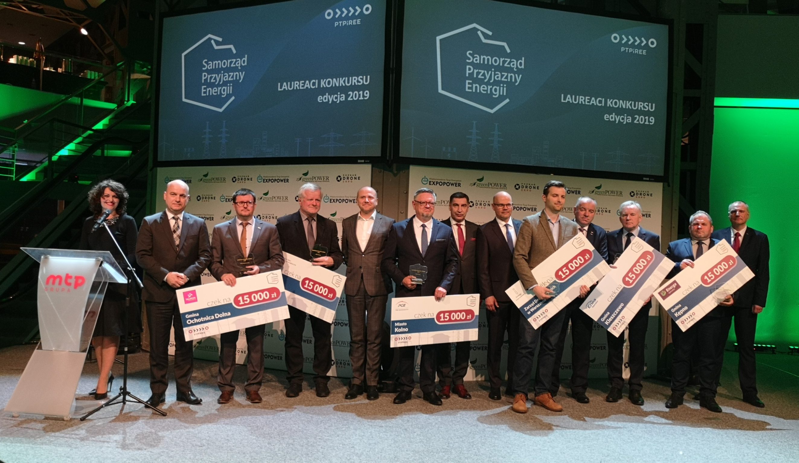 Wręczenie gratulacji i czeku