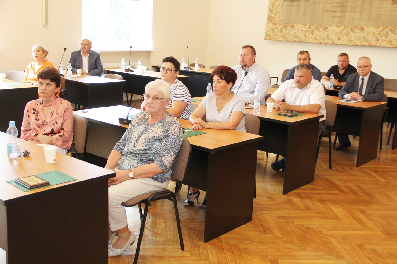 Delegaci słuchają wystąpienia przewodniczącego