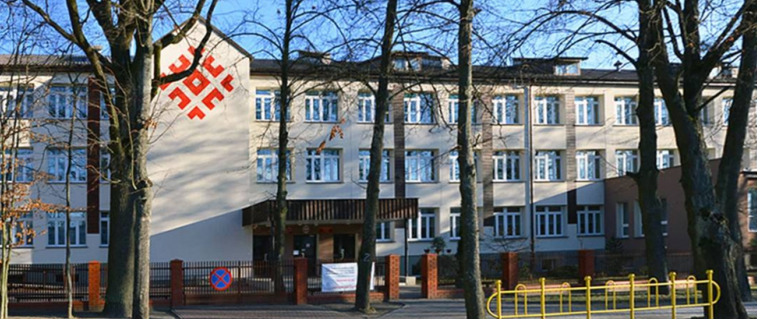 Budynek II LO z Dodatkową Nauką Języka Białoruskiego w Hajnówce - w 2018 r. budynek przeszedł kompleksową termomodernizację w wyniku realizacji projektu przez Powiat Hajnowski. Całkowita wartość projektu: 1 864 926,00 zł, kwota dofinansowania: 1 305 448, 20 zł