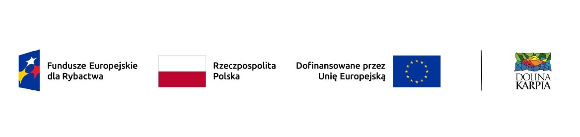 Grafika przedstawia pięć elementów w jednej linii: logo Funduszy Europejskich dla Rybactwa z rybą i gwiazdkami, flagę Polski z napisem ‘Rzeczpospolita Polska’, flagę Unii Europejskiej z tekstem ‘Dofinansowane przez Unię Europejską’, pionową linię oddzielającą oraz kolorowe logo Doliny Karpia z motywem ryb i wody.”