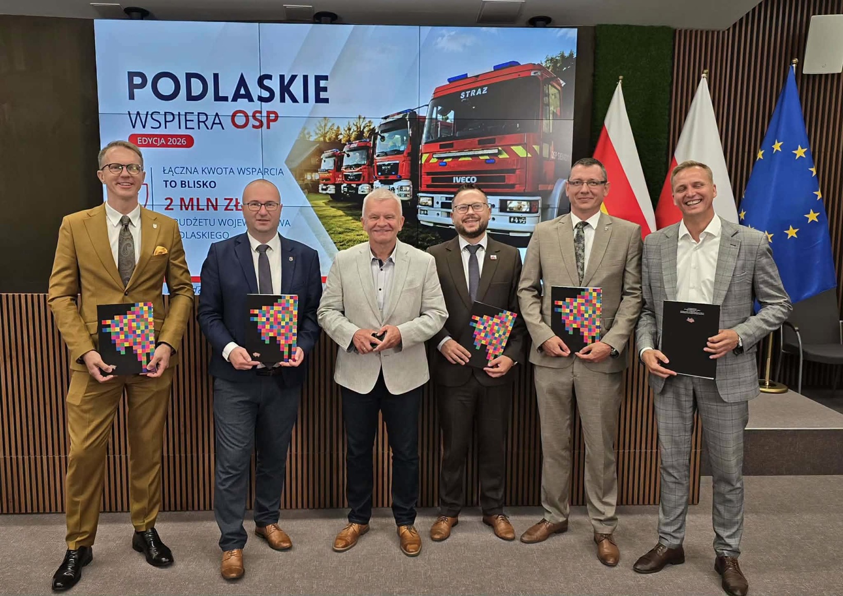 Zdjęcie grupowe umowy OSP