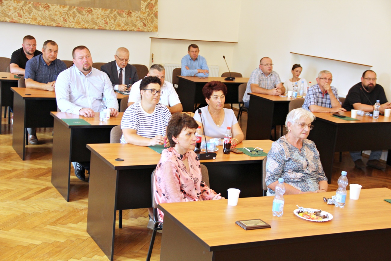 Delegaci słuchają wystąpienia przewodniczącego