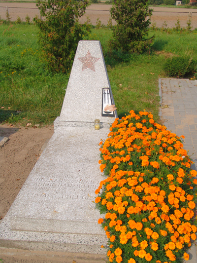 Grób nieznanego żołnierza radzieckiego w Żernikach 