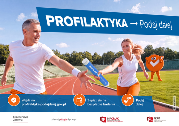 Mężczyzna i kobieta biegną po bieżni, trzymając pałeczkę. Wygląda na to, że biorą udział w sztafecie. Widoczny jest tekst promocyjny w języku polskim dotyczący profilaktyki zdrowotnej.