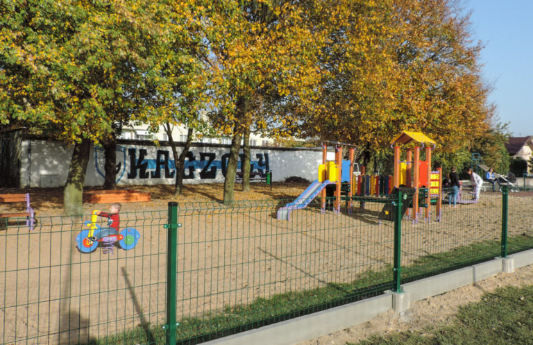 Plac zabaw i siłownia zewnętrzna w Kaczorach