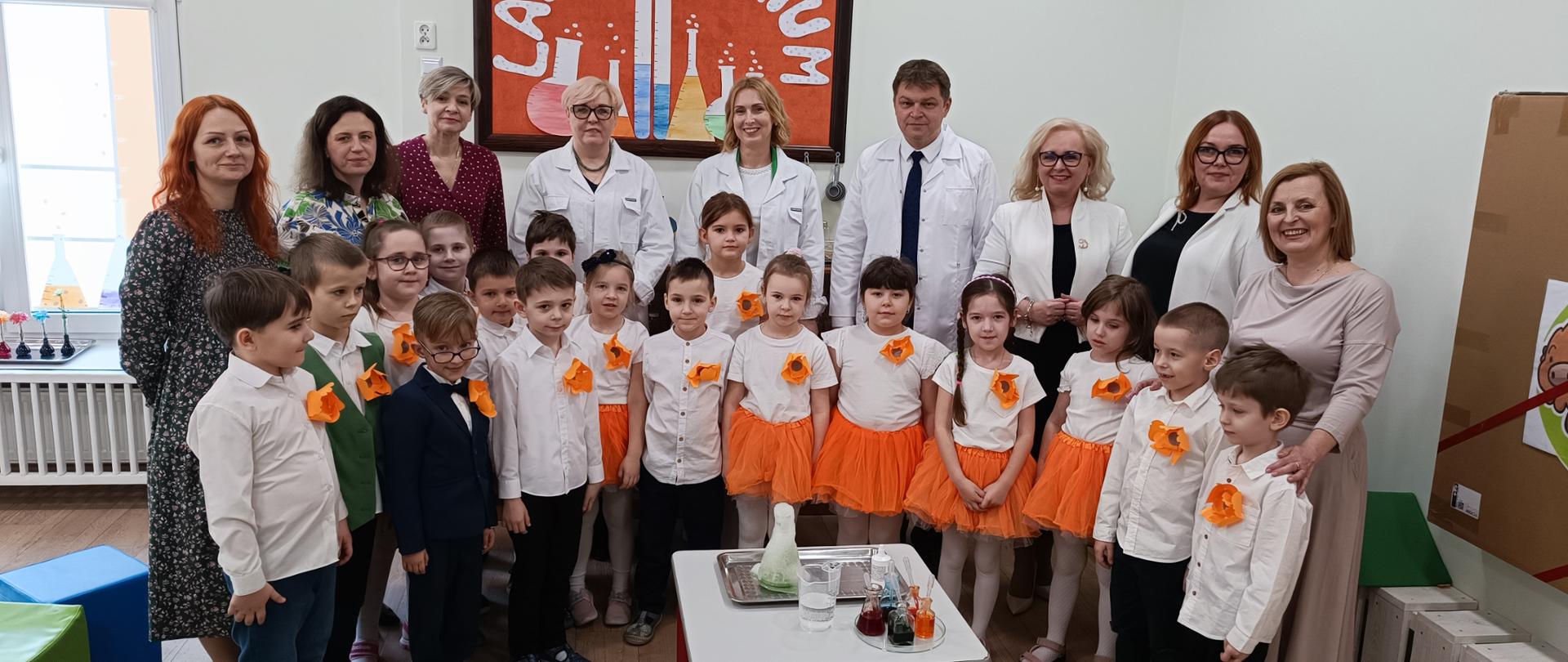 Wspólne zdjęcie uczestników wydarzenia