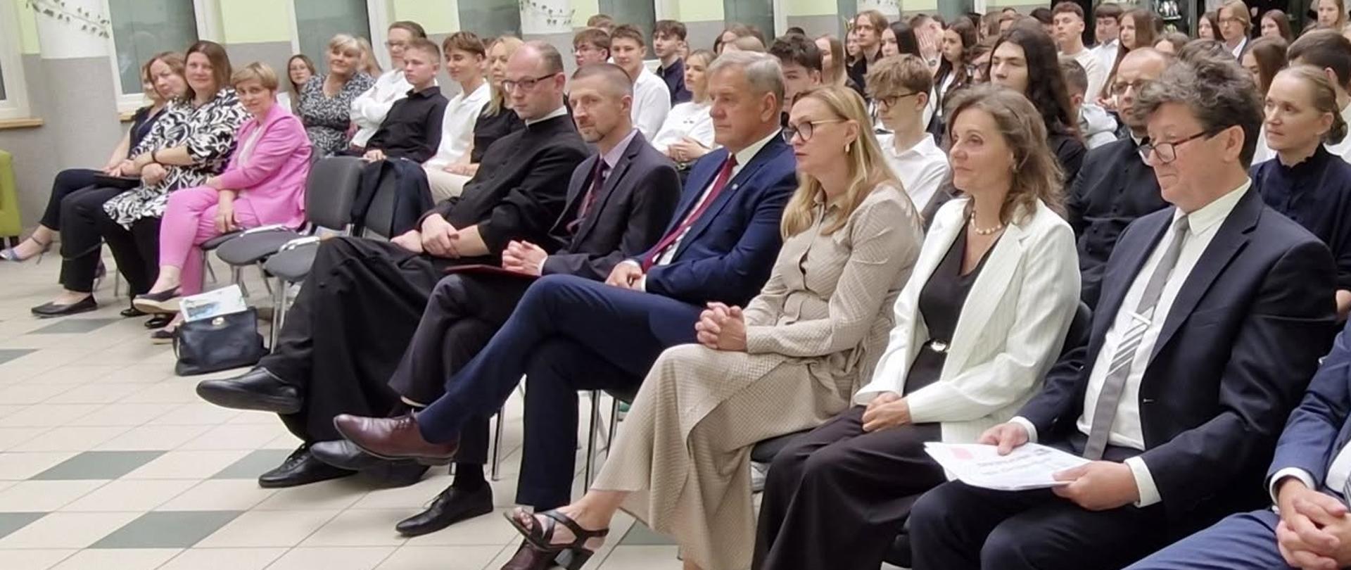 Uroczystość zakończenia roku szkolnego w I Liceum Ogólnokształcącym z udziałem starosty bielskiego Sławomira Jerzego Snarskiego