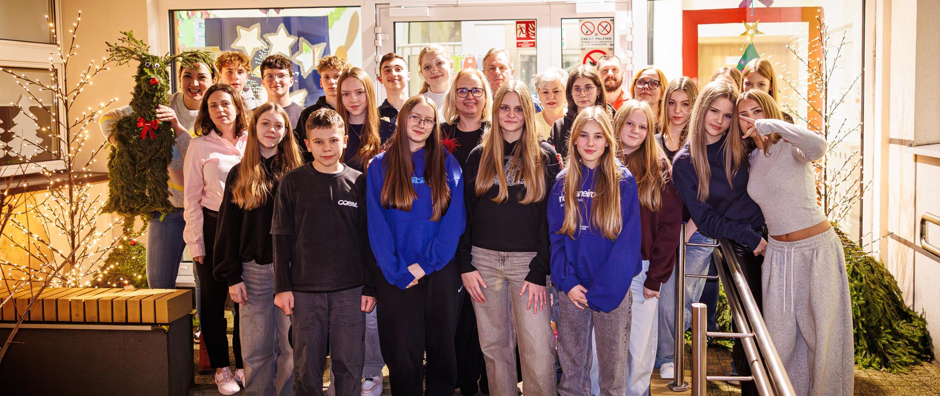 Pamiątkowe zdjęcie uczestników spotkania