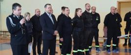 Organizatorzy zawodów sportowych wraz z wójtem gminy 