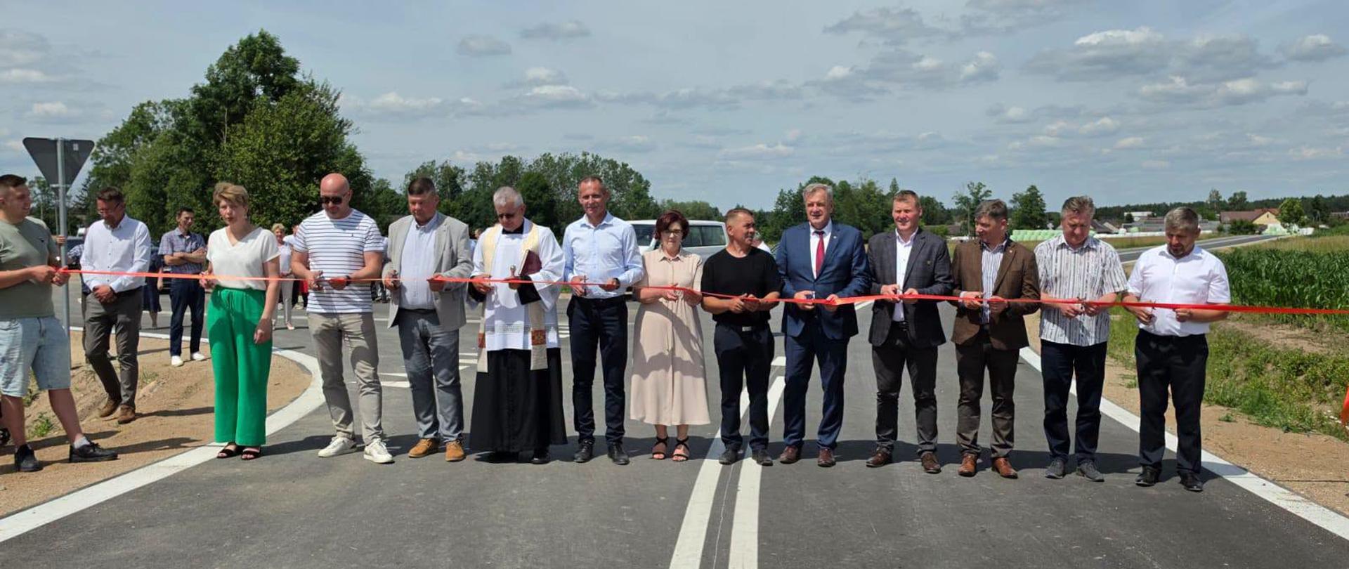 Oficjalne otwarcie drogi powiatowej Wyszki – Filipy po przebudowie (fot. Michał Gąsowski, wicewojewoda podlaski)