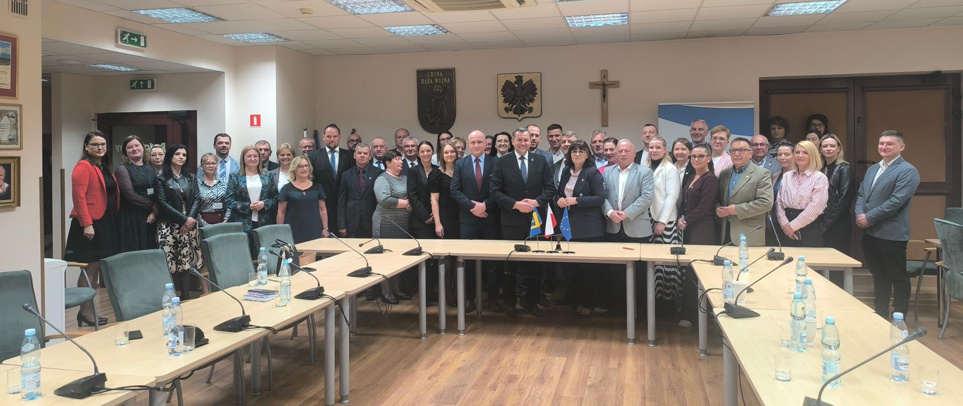Uroczysta sesja - podpisanie porozumienia o kontynuacji współpracy z Gminą Redzikowo.