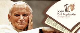 Z lewej strony papież Jan Paweł II podpierający głowę