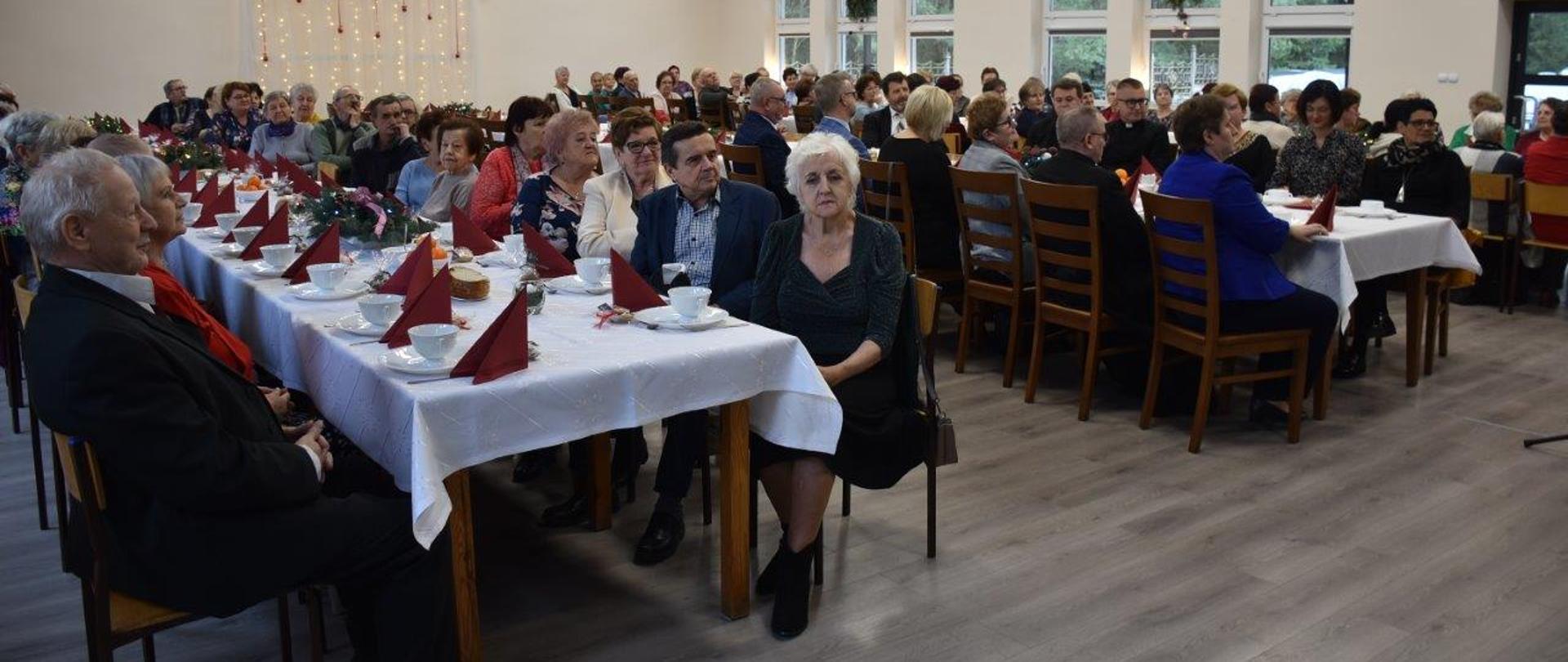 Zdjęcie grupowe z sali w Słomkach