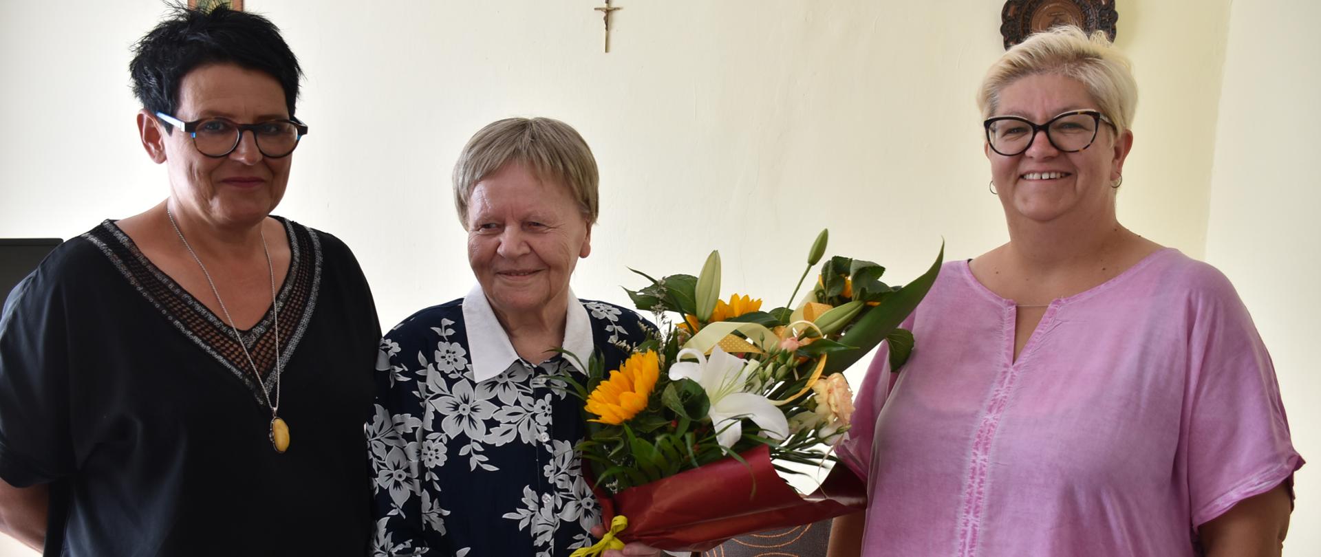 Jubilatka i przedstawiciele Gminy 