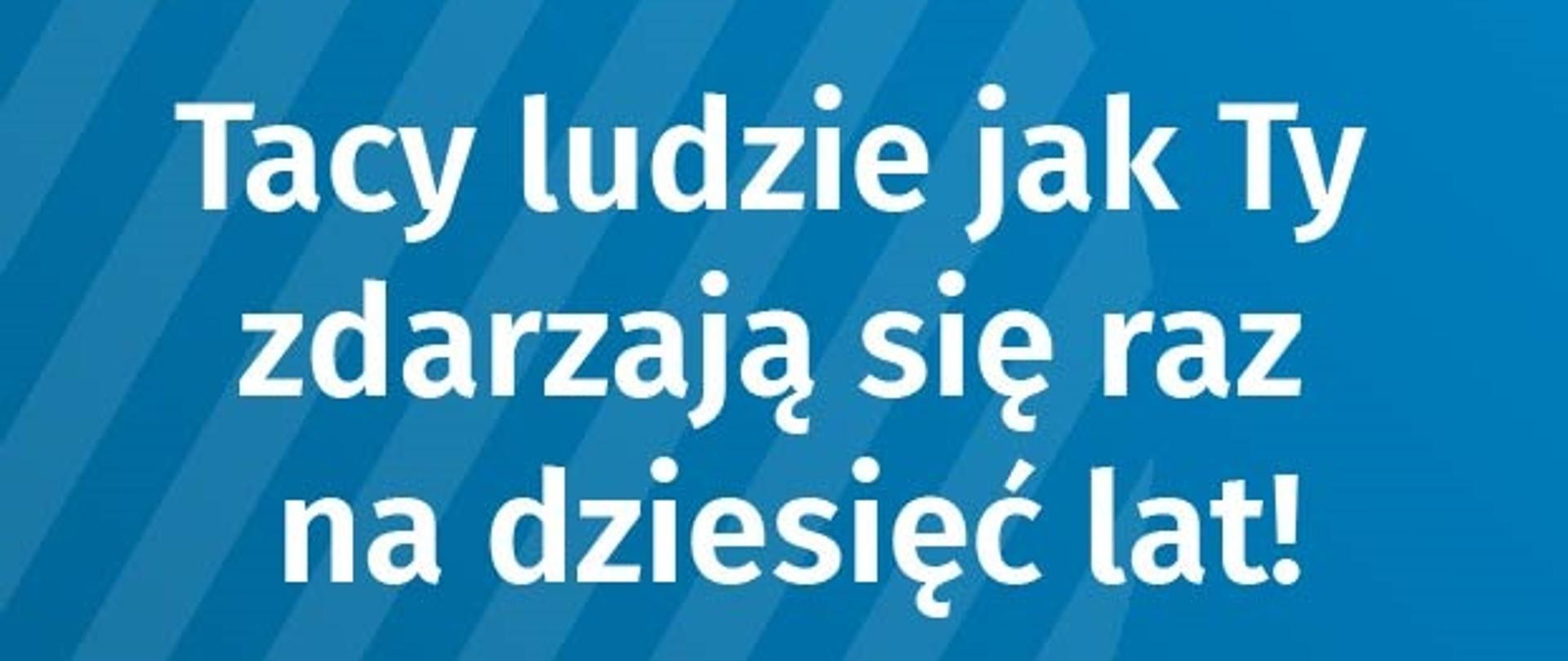 Plakat z naboru rachmistrzów na którym na górze znajduje się napis Tacy ludzie jak Ty zdarzają się raz na dziesięć lat!. Poniżej znajduje się kobieta i mężczyzna. Poniżej znajduj się napis Trwa nabór na rachmistrza spisowego! Jesteś zainteresowany pracą rachmistrza podczas Narodowego Spisu Powszechnego Ludności i Mieszkań 2021? Zgłoś się do urzędu gminy! Liczymy się DLA POLSKI. GUS NSP 2021