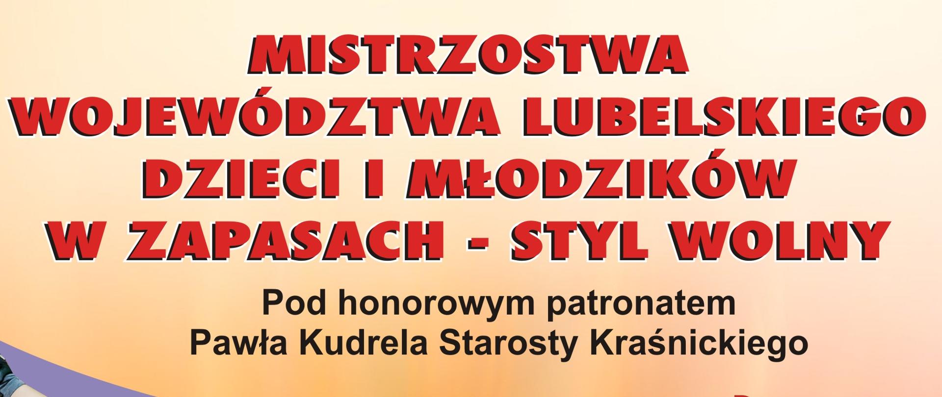 Na plakacie od góry znajduje się następująca treść: Mistrzostwa Województwa Lubelskiego Dzieci i Młodzików w zapasach - styl wolny pod honorowym patronatem Pawła Kudrela Starosty Kraśnickiego. Kraśnik, 23 marca 2024. Program zawodów: 11.00 - walki eliminacyjne, 13.00 - uroczyste otwarcie zawodów, mała hala sportowa przy ZS3 ul. Słowackiego 7, 23.03.2024 Kraśnik. Wstęp wolny. W lewym dolnym rogu plakatu znajduje się zdjęcie dwóch walczących zawodników. Po jego prawej stronie w słupku umieszczone zostały loga organizatorów i sponsorów imprezy