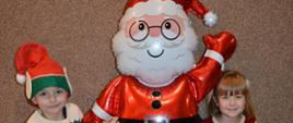 Dzieci z Mikołajem
