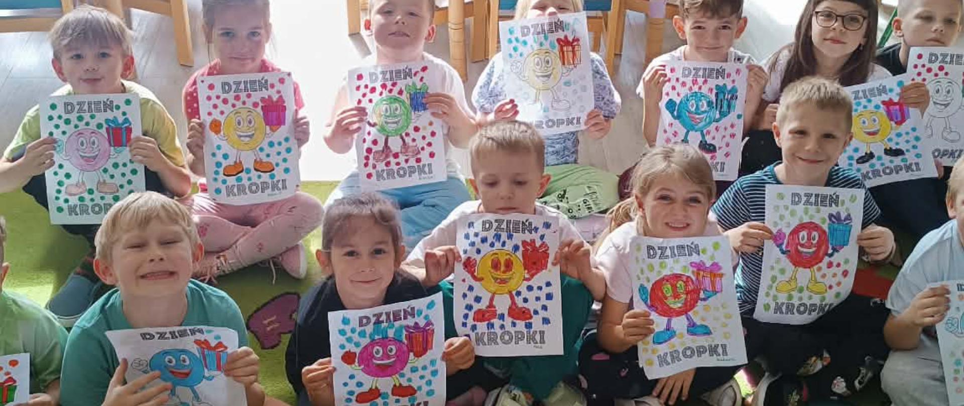 Kolaż zdjęć prezentujący dzieci podczas prac artystycznych w sali lekcyjnej