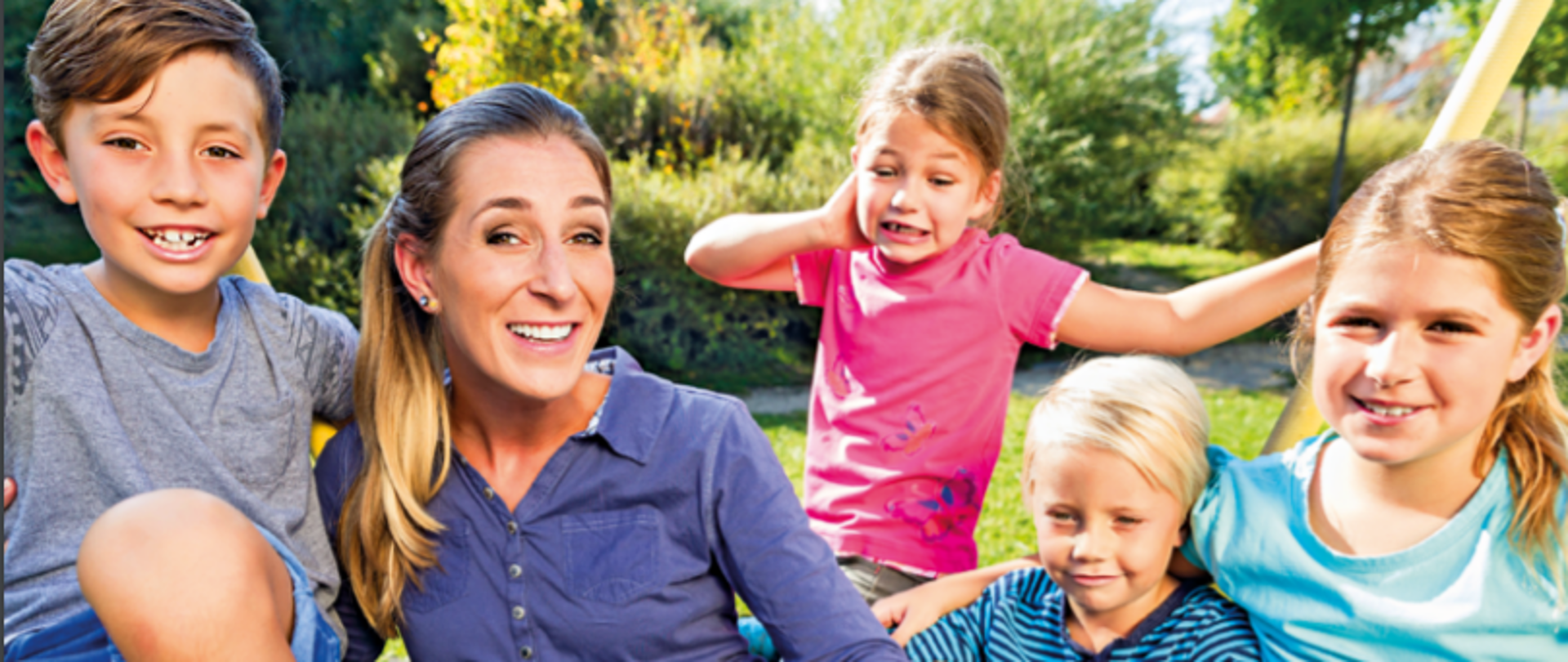 Informacja prasowa ZUS - zdjęcie mamy z dziećmi 