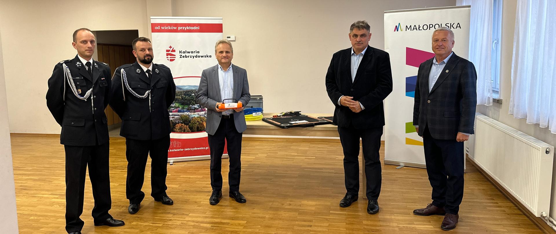 Przekazanie sprzętu dla strażaków OSP Kalwaria Zebrzydowska