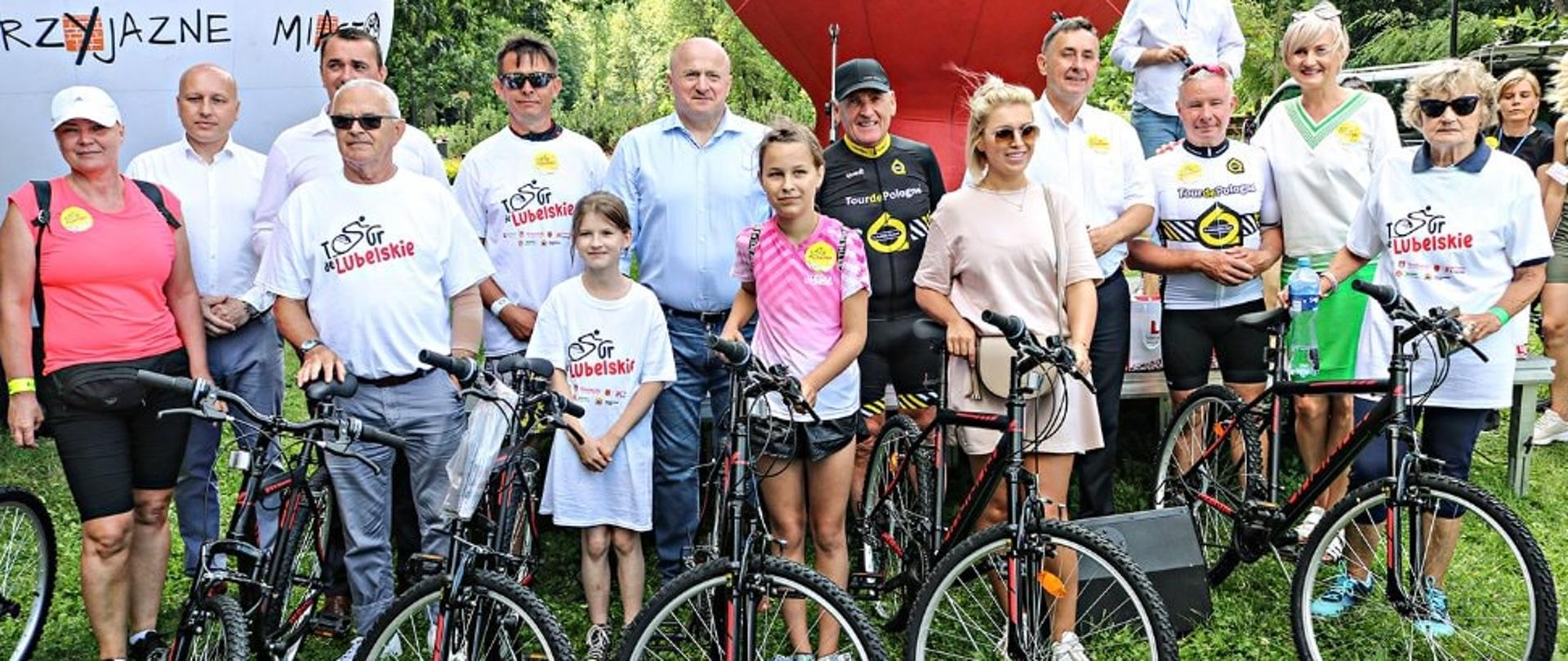 Organizatorzy i uczestnicy rajdu Tour de Lubelskie.