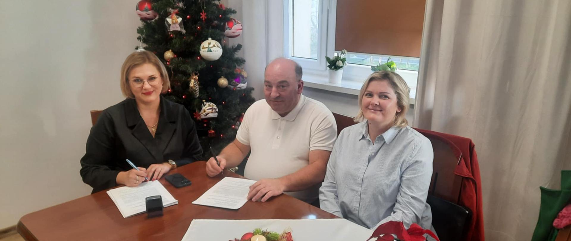 Podpisana umowa na świadczenie usług przewozowych na terenie Gminy Wierzbica 2025