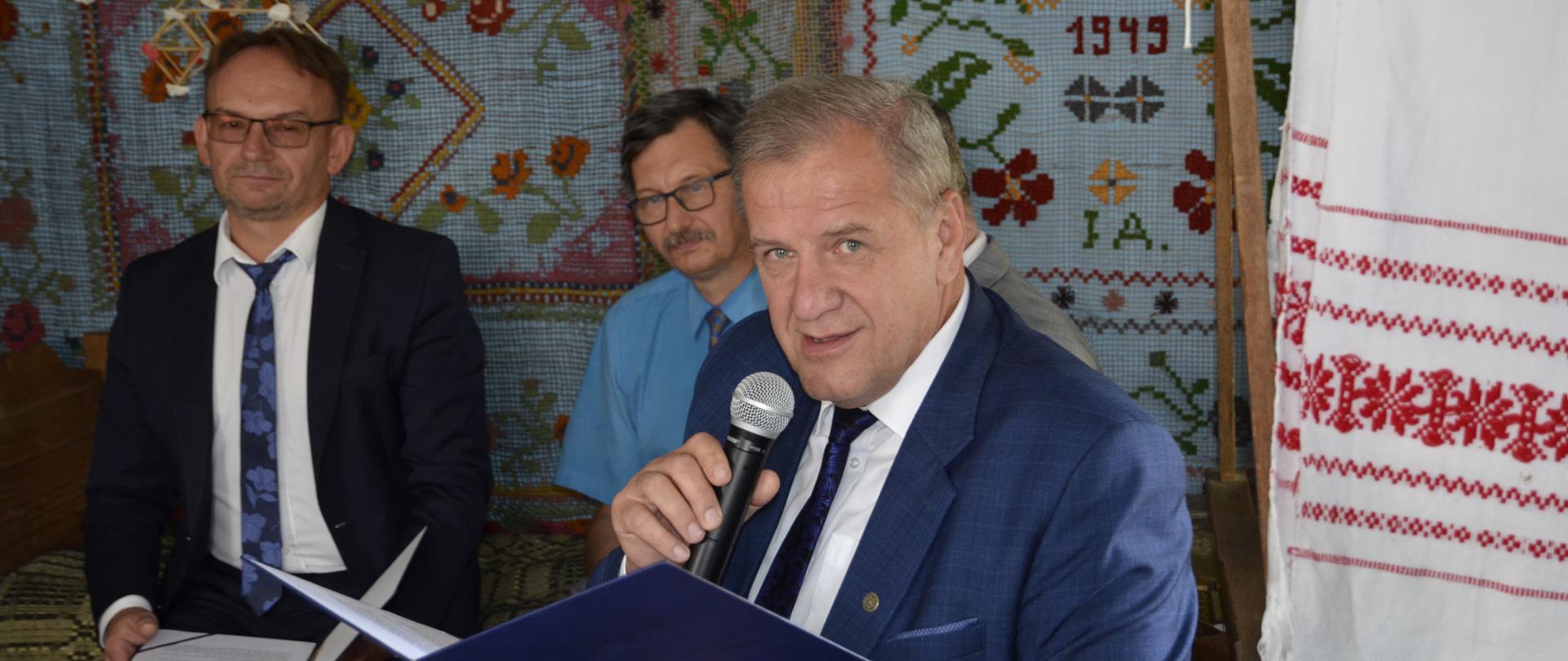 Narodowe Czytanie 2023 - fragment powieści Nad Niemnem czyta starosta bielski Sławomir Jerzy Snarski