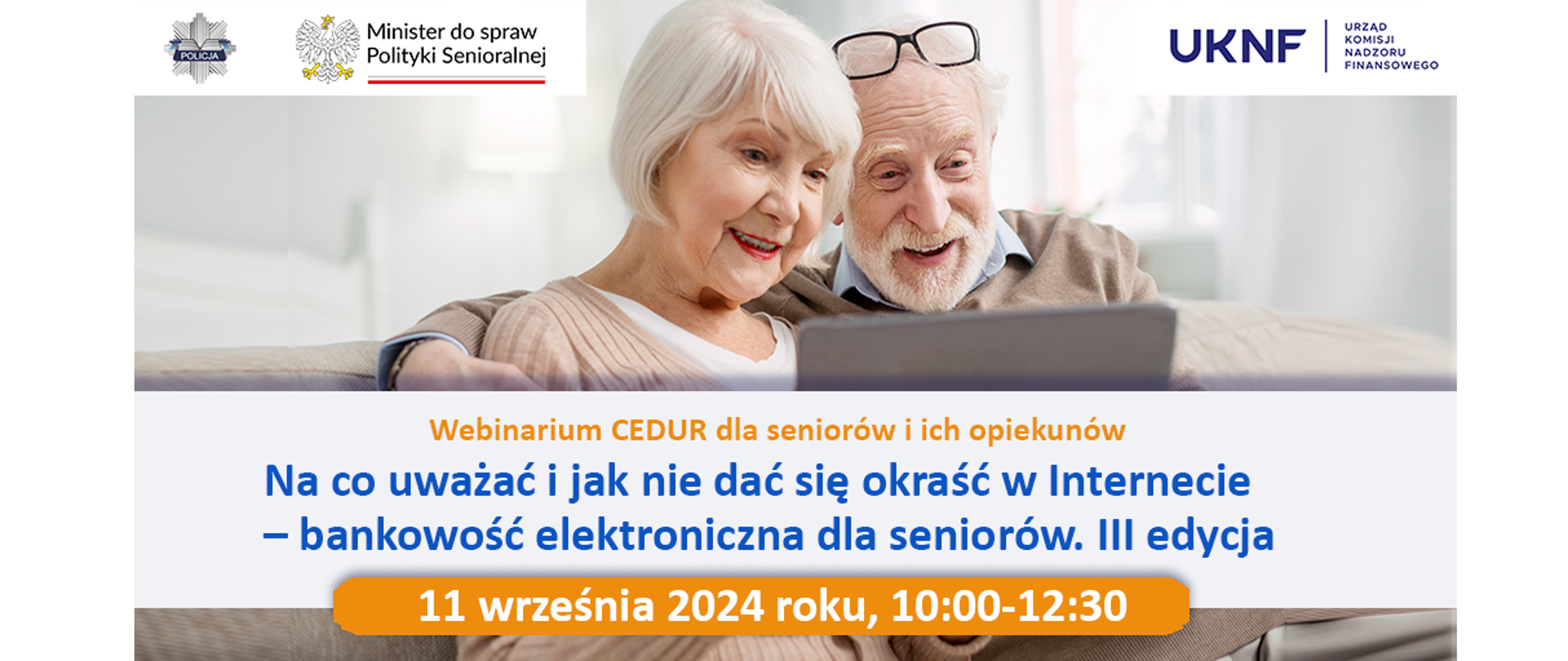 Starsza pani i starszy pan w okularach na głowie patrzą się w ekran laptopa. Lototypy Policji, Ministerstwo do spraw Polityki Senioralnej, UKNF. Webinarium CEDUR dla seniorów i ich opiekunów. Na co uważać i jak nie dać się okraść w Internecie - bankowość elektroniczna dla seniorów. III edycja 11 września 2024 roku 10-12:30