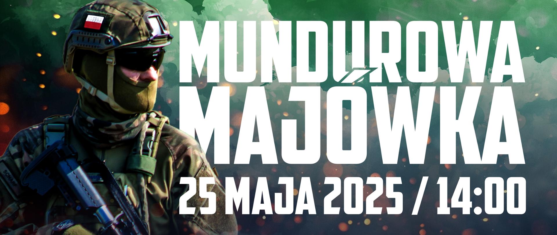 Grafika przedstawia znajdującego się po lewej stronie polskiego żołnierza w mundurze polowym w kolorach maskujących. Żołnierz nosi na głowie hełm z biało-czerwoną flagą, a w rękach trzyma karabin. Na prawo od żołnierza znajduje się duży biały napis: "Mundurowa Majówka, 25 maja 2025, godzina 14:00"