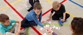 Rozmawiamy o relacjach- dzieci rozwiązują zadania