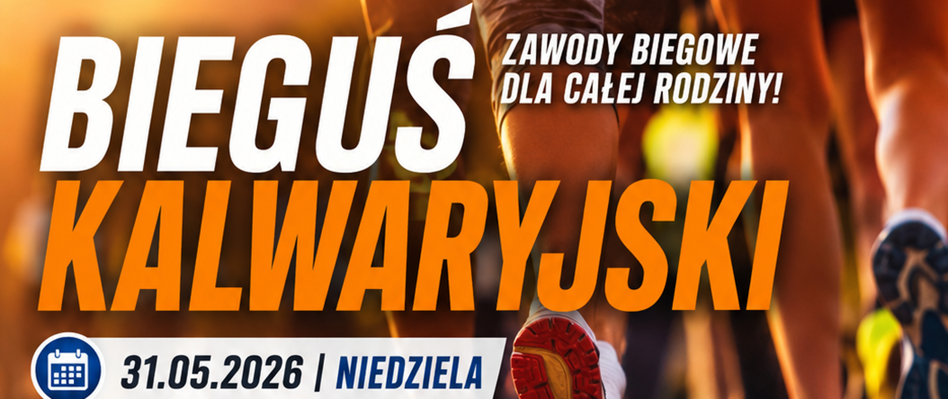 Nowoczesny plakat promujący wydarzenie sportowe „Bieguś Kalwaryjski”. W tle widoczna dynamiczna fotografia biegnących zawodników podczas biegu ulicznego w ciepłych, pomarańczowo-złotych barwach zachodzącego słońca. Na środku dużymi, wyrazistymi literami umieszczono nazwę wydarzenia „Bieguś Kalwaryjski”
