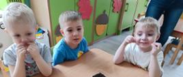 Dzieci przygotowują sadzonki