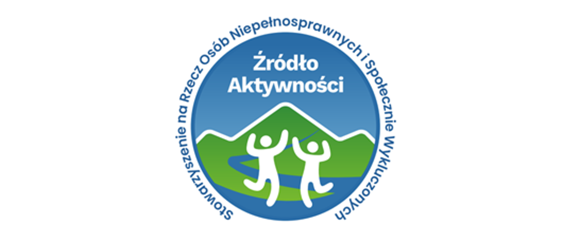 Logo Stowarzyszenia. Na obwodzie okrągłego logo napis: Stowarzyszenie na Rzecz Osób Niepełnosprawnych i Społecznie Wykluczonych. W środku loga na niebieskim tle napis „Źródło Aktywności”. Poniżej na zielonym tle gór dwie białe sylwetki ludzkie. 