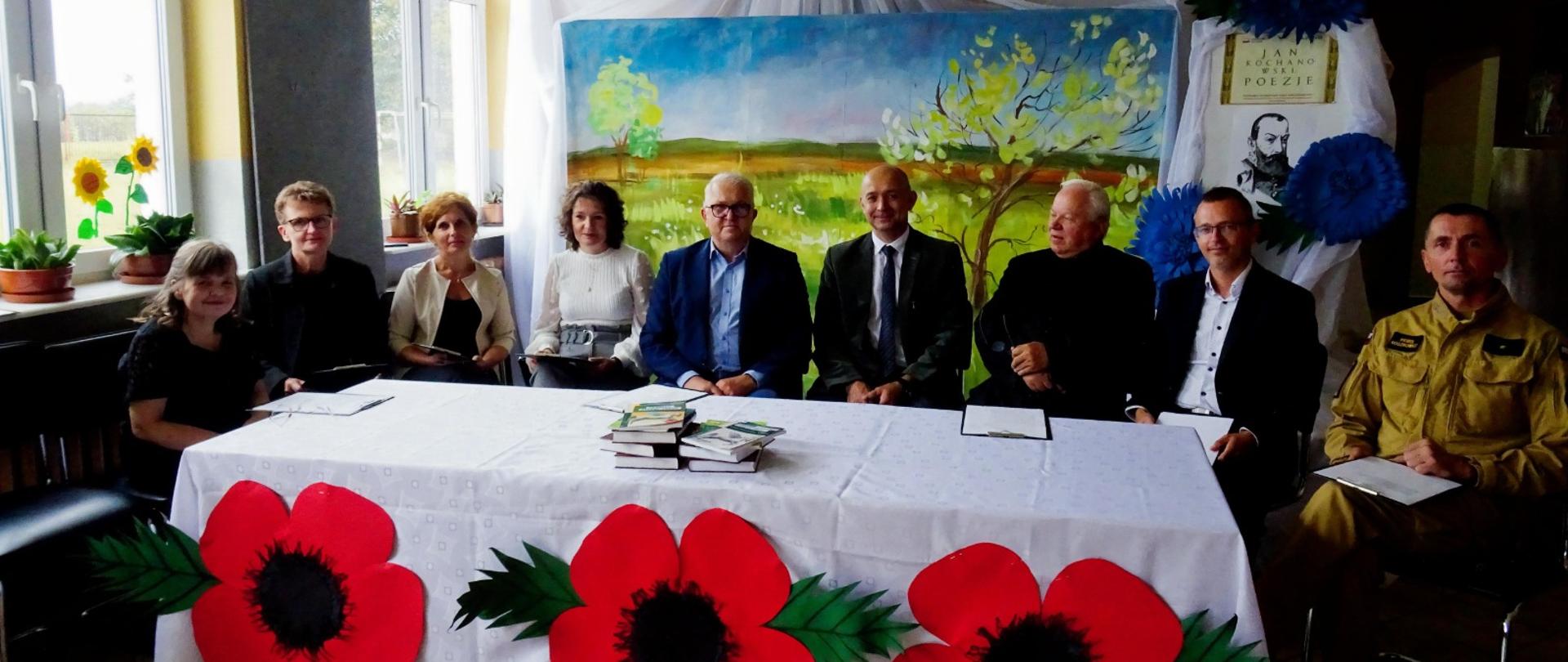 Narodowe Czytanie - Szkoła Podstawowa w Szebniach 