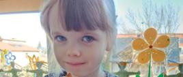 Dzieci w trakcie przygotowywania sadzonek