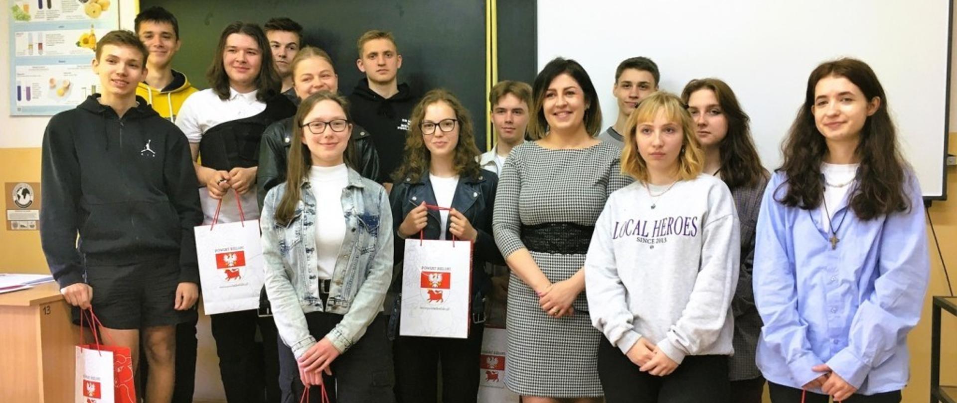 Uczestnicy powiatowego konkursu wiedzy prawniczej
