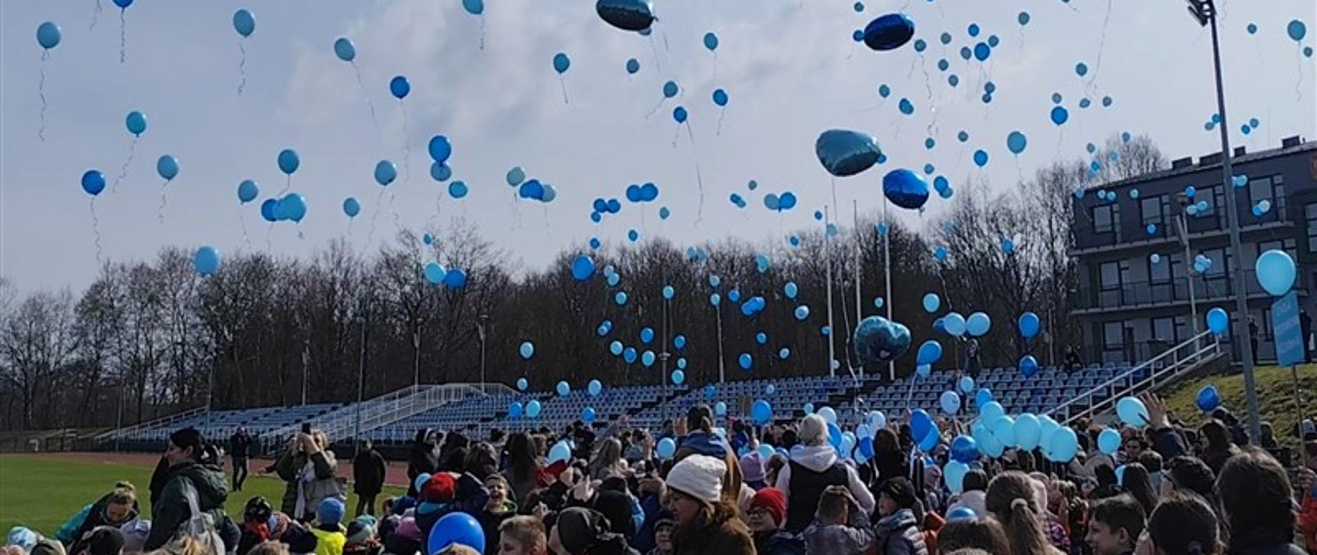 Niebieski Marsz w Kalwarii Zebrzydowskiej z okazji Światowego Dnia Świadomości Autyzmu