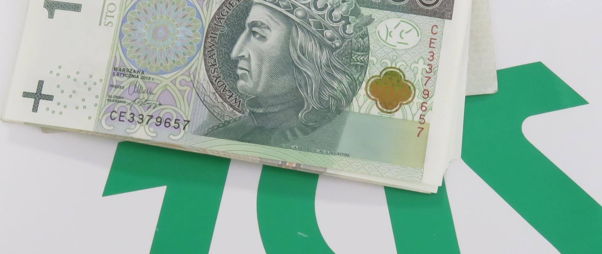 Kolejne wsparcie z ZUS dla przedsiębiorców - zdjęcie banknotów 