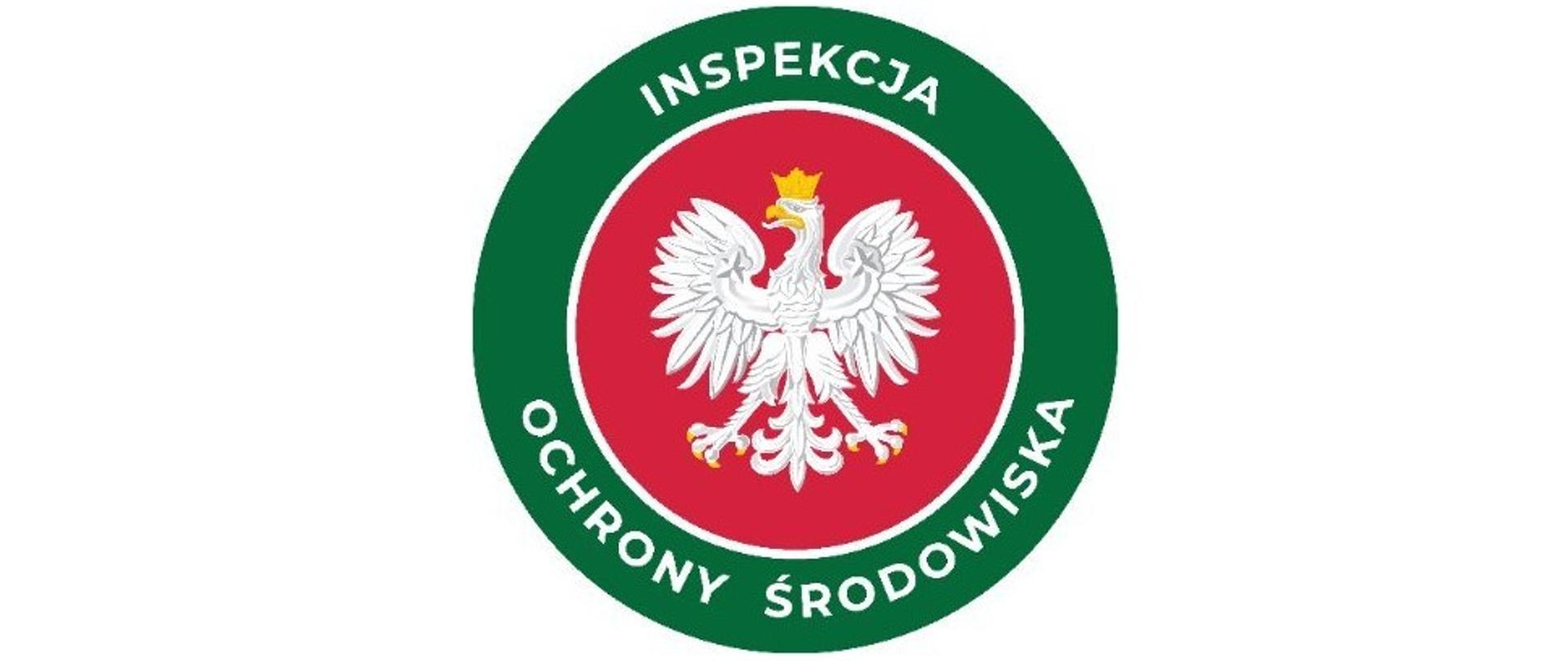Logo Inspekcji Ochrony Środowiska. Na owalu na zielonym tle napis: Inspekcja Ochrony Środowiska. W środku w kole o czerwonym tle godło państwowe.