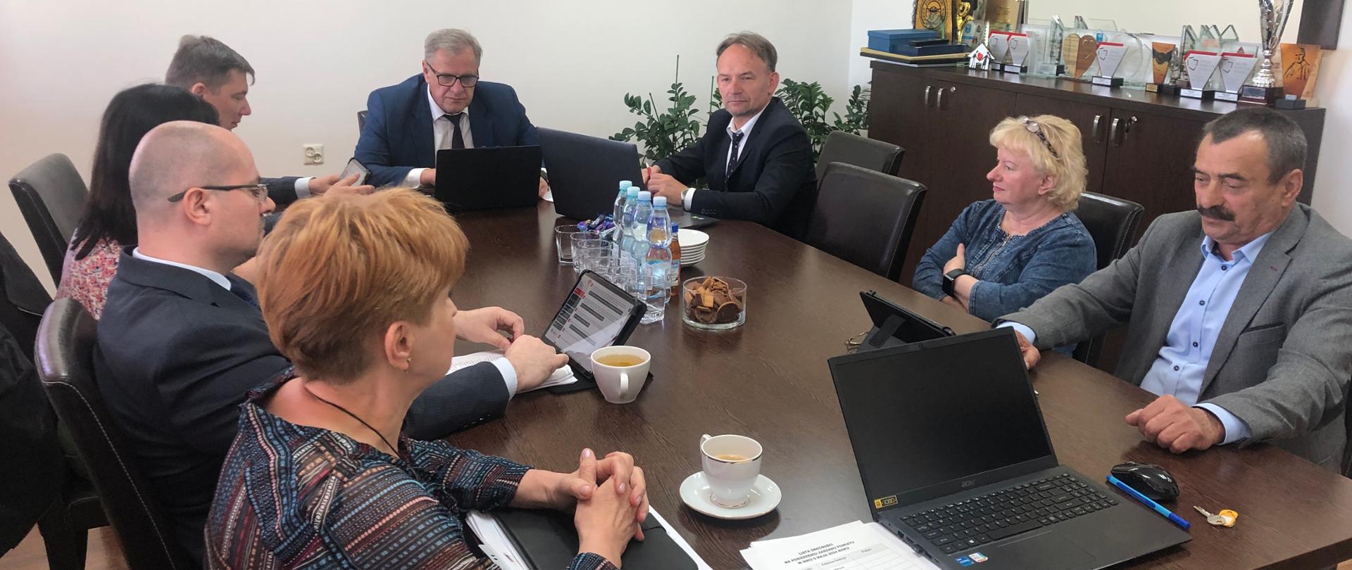 Pierwsze posiedzenie Zarządu Powiatu w Bielsku Podlaskim 9 maja 2024 r.