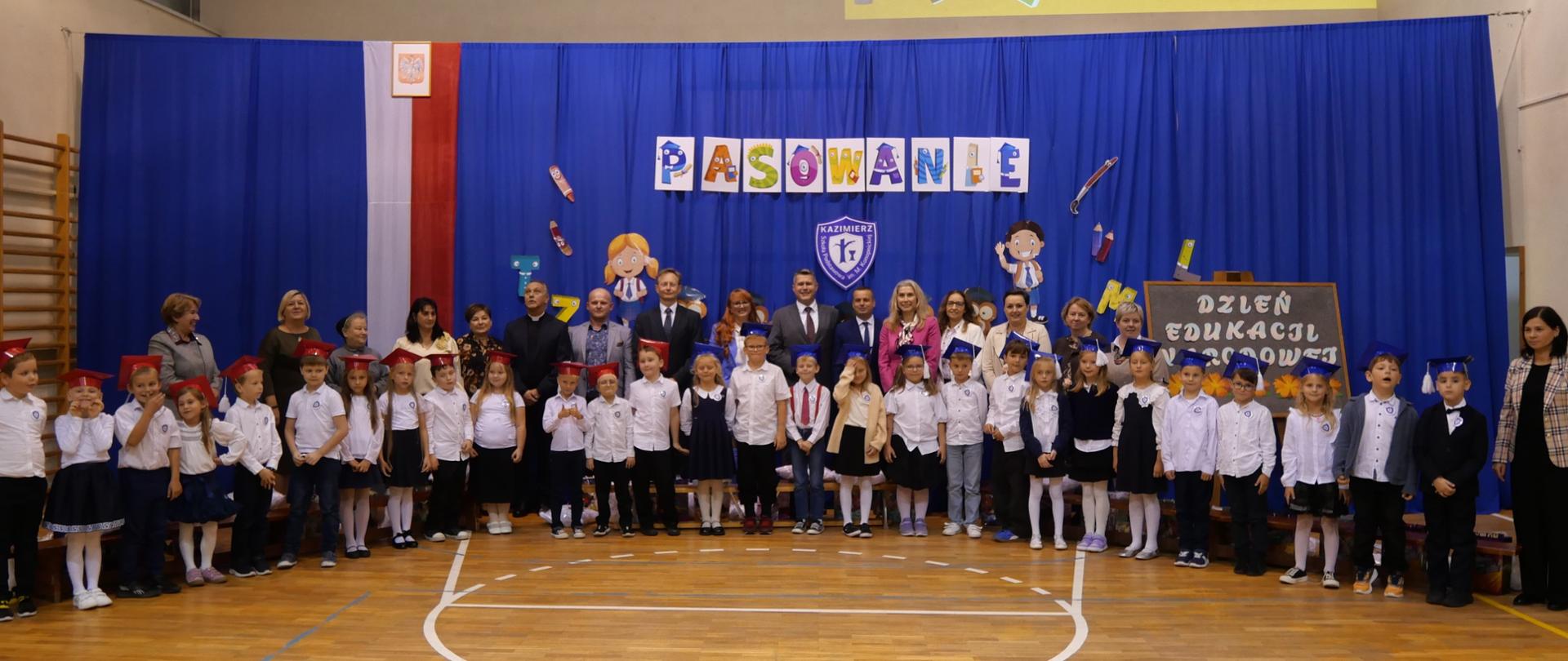 Uroczyste ślubowanie pierwszoklasistów w Szkole Podstawowej im. Marii Konopnickiej w Kazimierzu