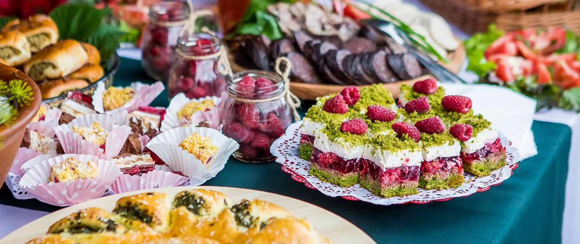 Zdjęcia przedstawiają przebieg uroczystości związanych z Festiwalem Maliniaki w 2022