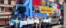 Na zdjęciu specjalistyczny ambulans medyczny Fundacji Ronalda McDonalda, który przygotowany został specjalnie z myślą o programie badań ultrasonograficznych dla dzieci w wieku od 9 miesięcy do 6 lat w ramach kampanii „NIE nowotworom u dzieci”. 