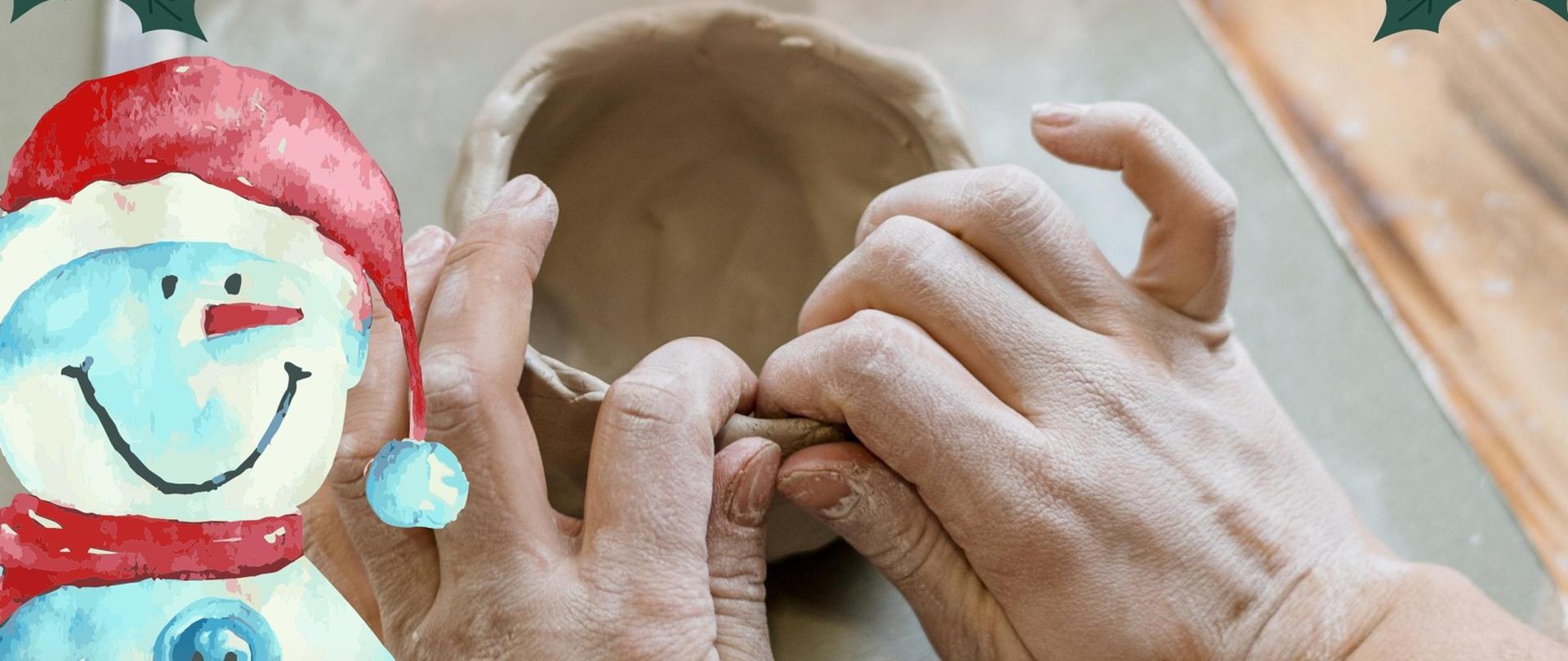 Plakat informujący o feriach zimowych z ceramiką. Na tle zdjęcia dłoni lepiących gliniane naczynie widnieje tekst: „Ferie zimowe z ceramiką”. Informacje o trzech warsztatach w drugim tygodniu ferii, odbywających się w poniedziałek, środę i piątek w godzinach 9:00–12:00. Miejsce: Galeria Miejskiego Ośrodka Kultury w Konstantynowie Łódzkim, ul. Jana Pawła II 9. Cena: 250 zł. Na grafice zimowe motywy roślinne oraz ilustracja bałwanka.