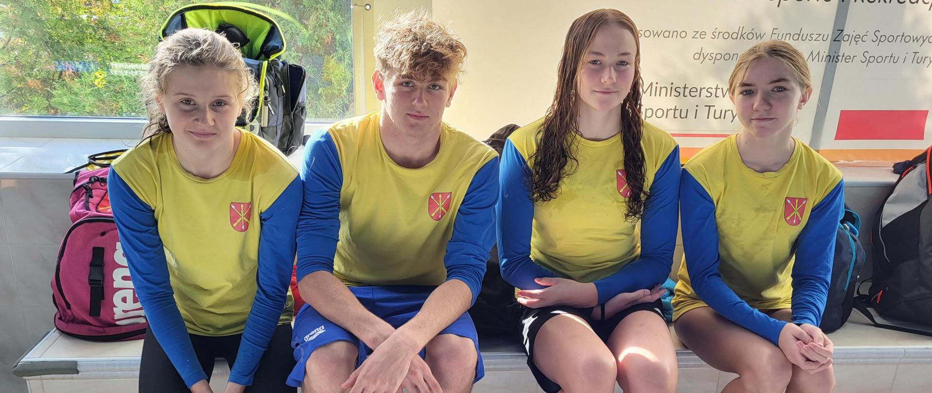 Zawodnicy Uczniowskiego Klubu Pływackiego "Fala" Kraśnik