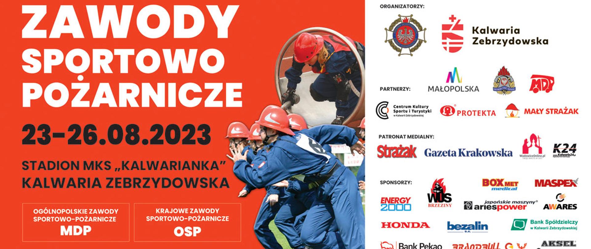 Baner - po lewej na czerwonym tle krótka informacja o zawodach oraz fotografia biegnących w niebieskich strojach i czerwonych hełmach uczestników należących do młodzieżowej drużyny pożarniczej, po prawej na białym tle logotypy organizatorów i partnerów wydarzenia