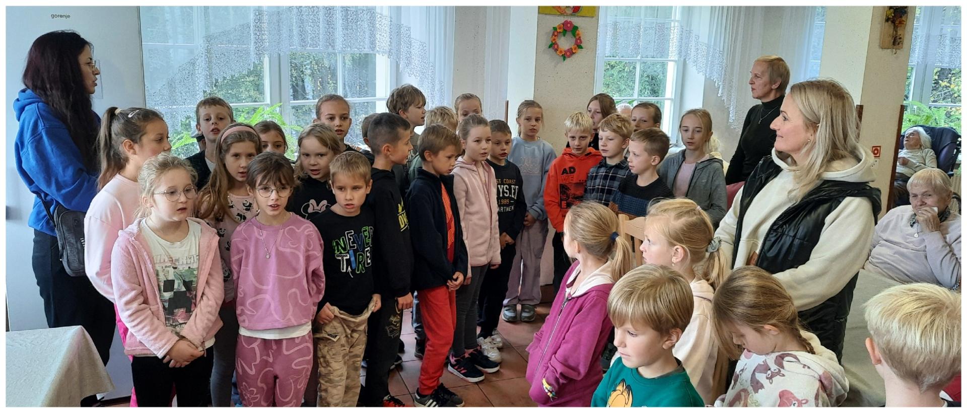 "Dzień Edukacji Narodowej – inaczej…." - występy dzieci 