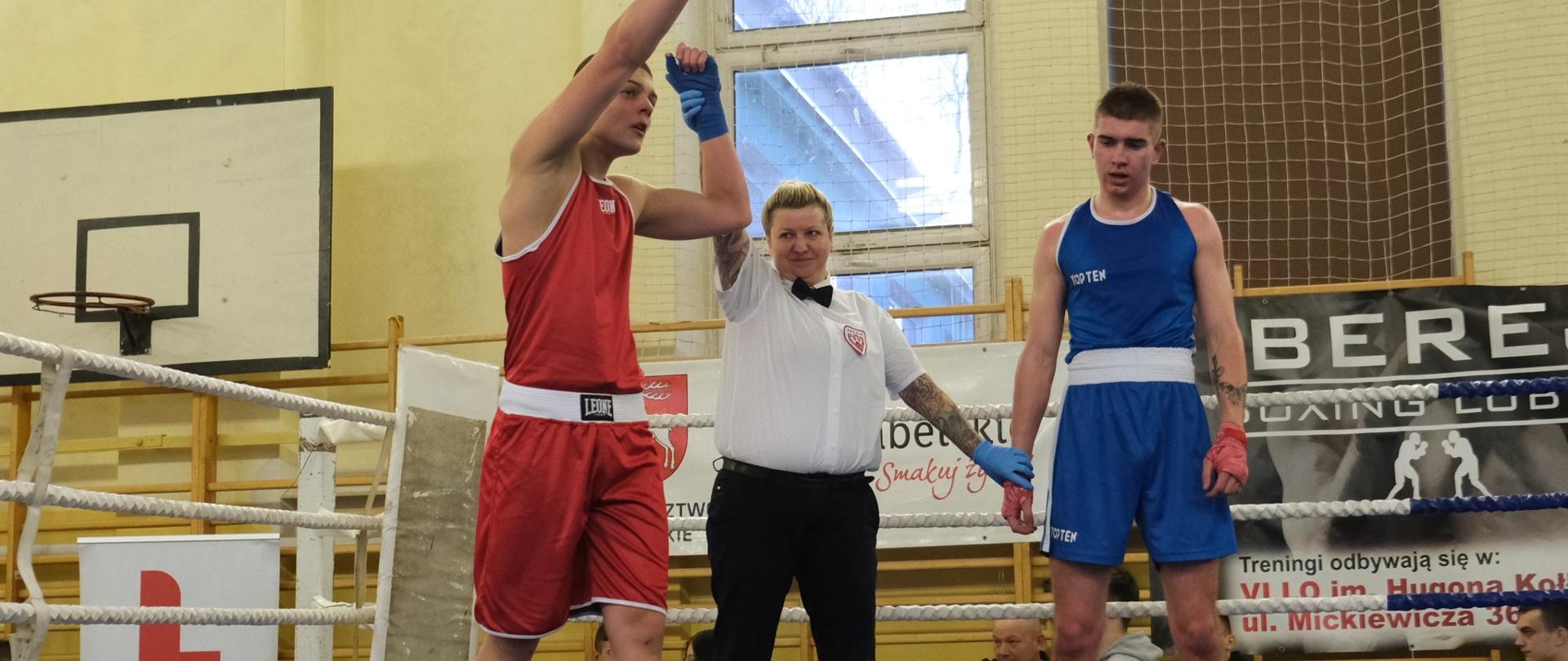 Jakub Telman (pierwszy z prawej) po zakończonym pojedynku