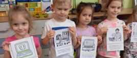 Zajęcia nt. bezpieczeństwa w internecie - dzieci preznetują tematyczne kolorowanki